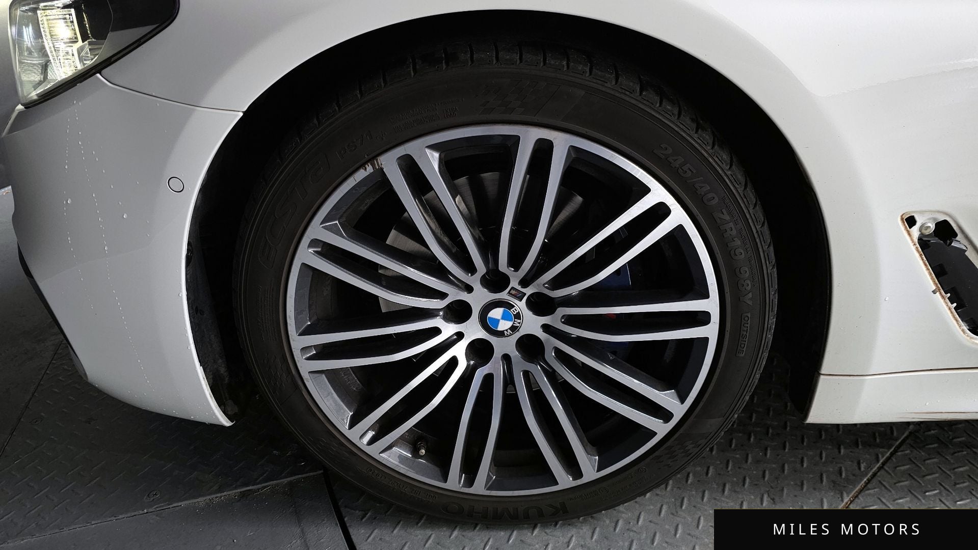 BMW 5 Series (G30) 2019 — миниатюра 5