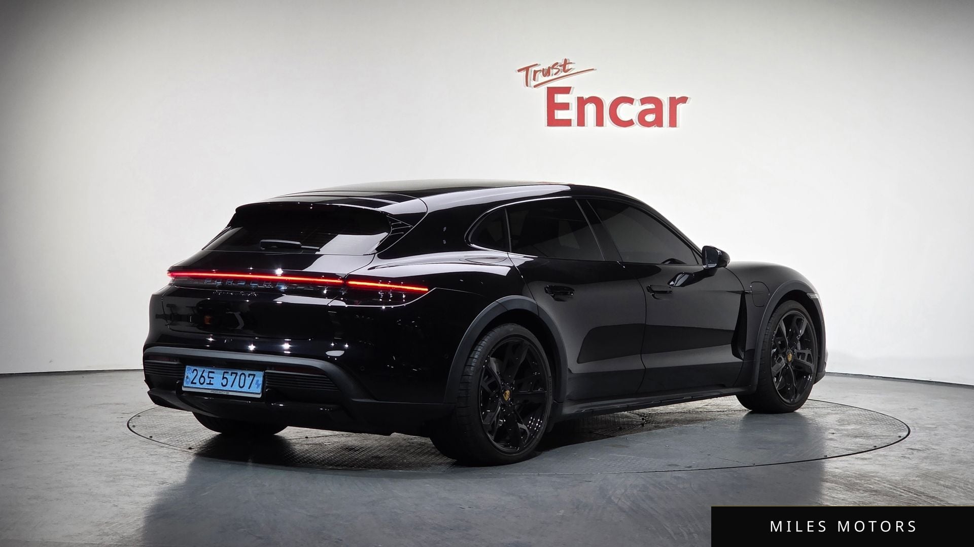 Porsche Taycan 2022 — фото 1 из 12