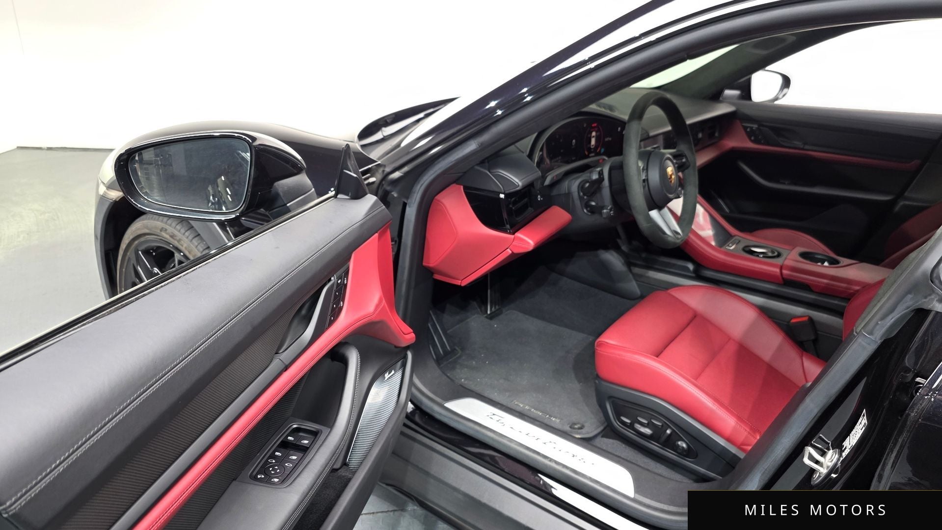 Porsche Taycan 2022 — миниатюра 11