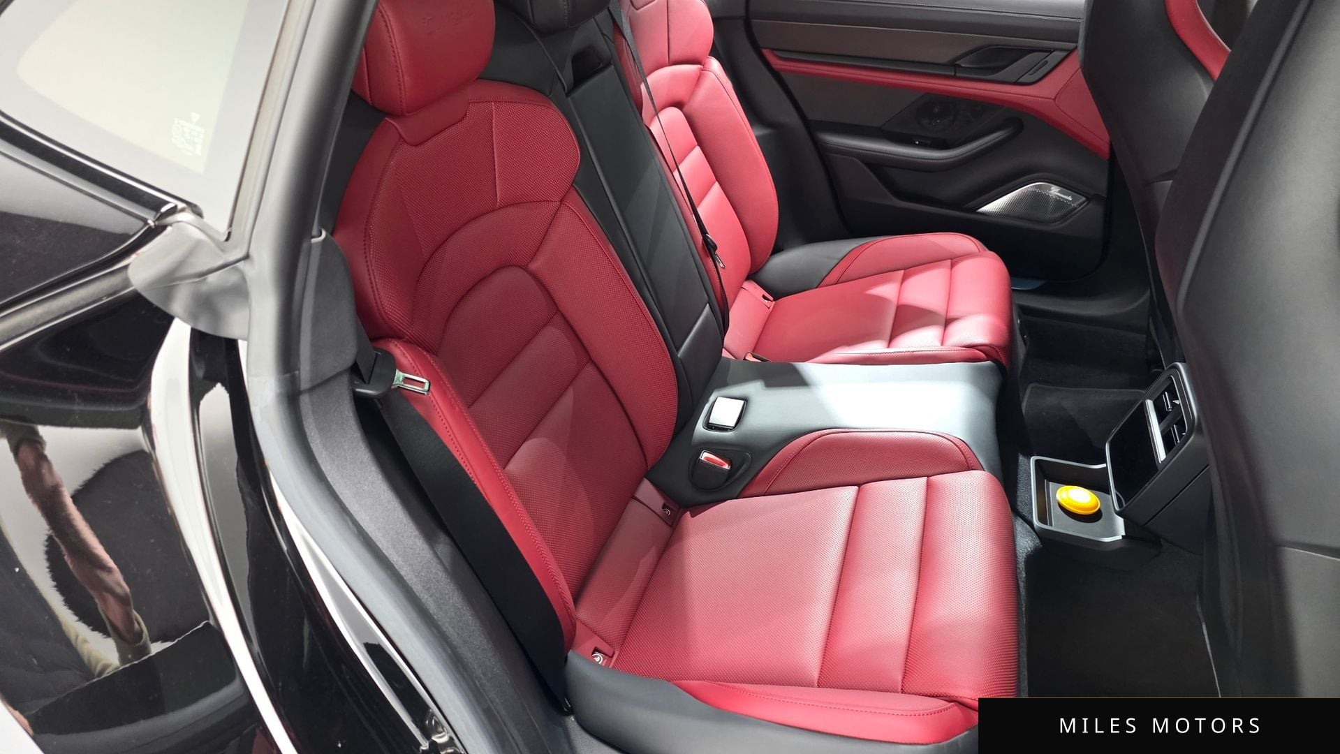Porsche Taycan 2022 — миниатюра 12
