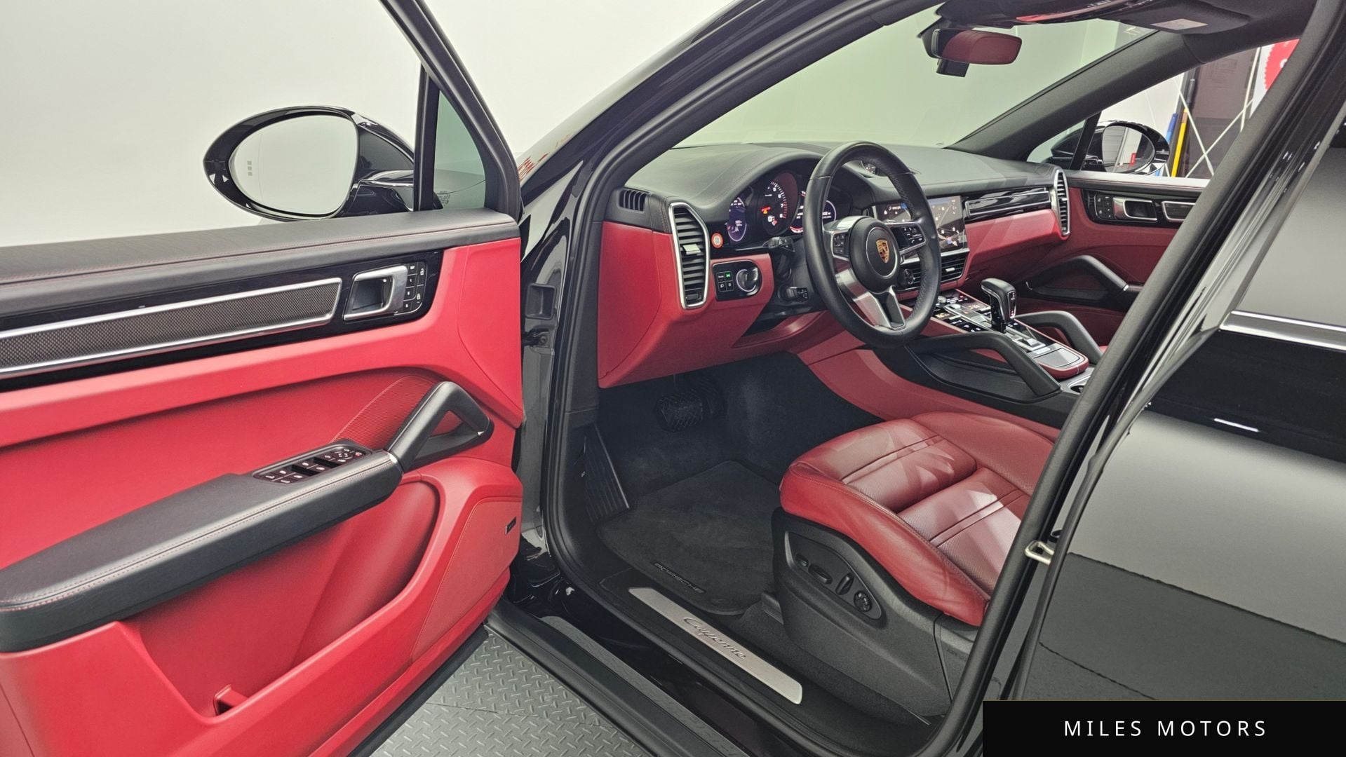 Porsche Cayenne 2023 — миниатюра 10