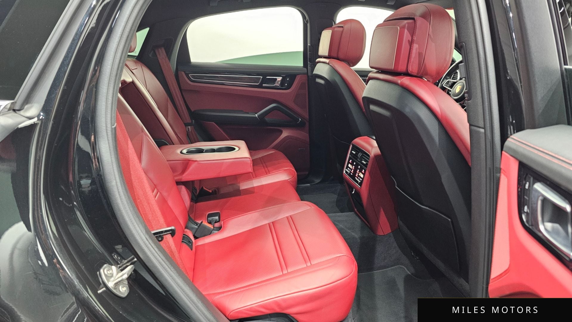 Porsche Cayenne 2023 — миниатюра 12