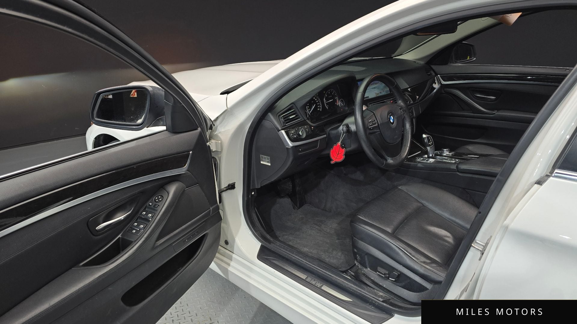 BMW 5 Series (F10) 2012 — миниатюра 10