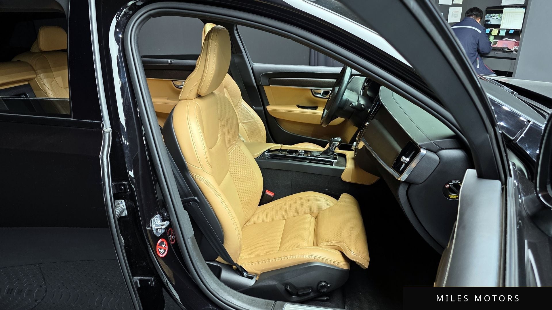 Volvo V90 크로스컨트리 2020 — миниатюра 12
