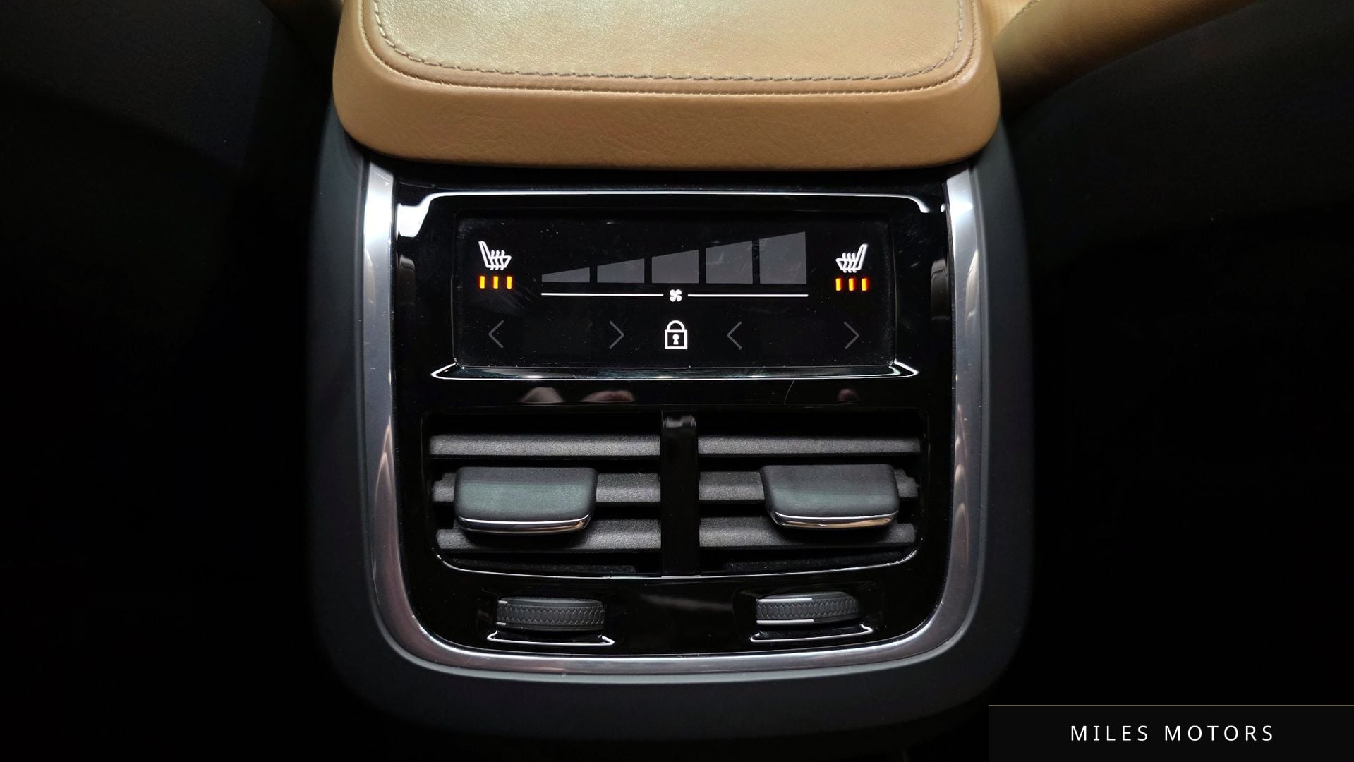 Volvo V90 크로스컨트리 2020 — миниатюра 18