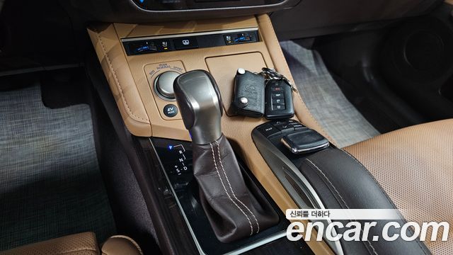 Лексус ES300h 2017 — миниатюра 8