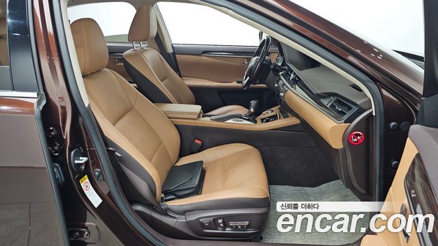 Лексус ES300h 2017 — миниатюра 11