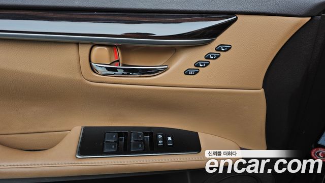 Лексус ES300h 2017 — миниатюра 17