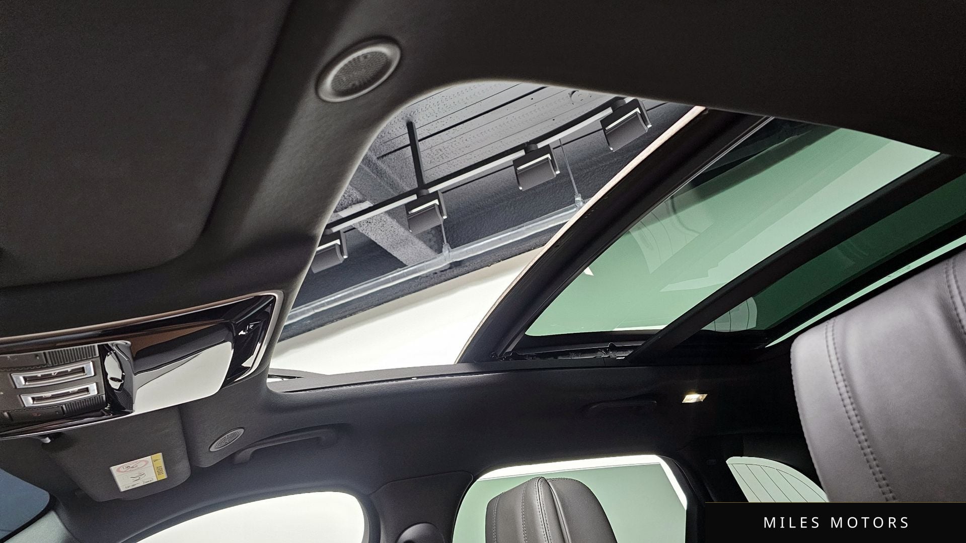 Land Rover Range Rover Velar 2025 — миниатюра 17