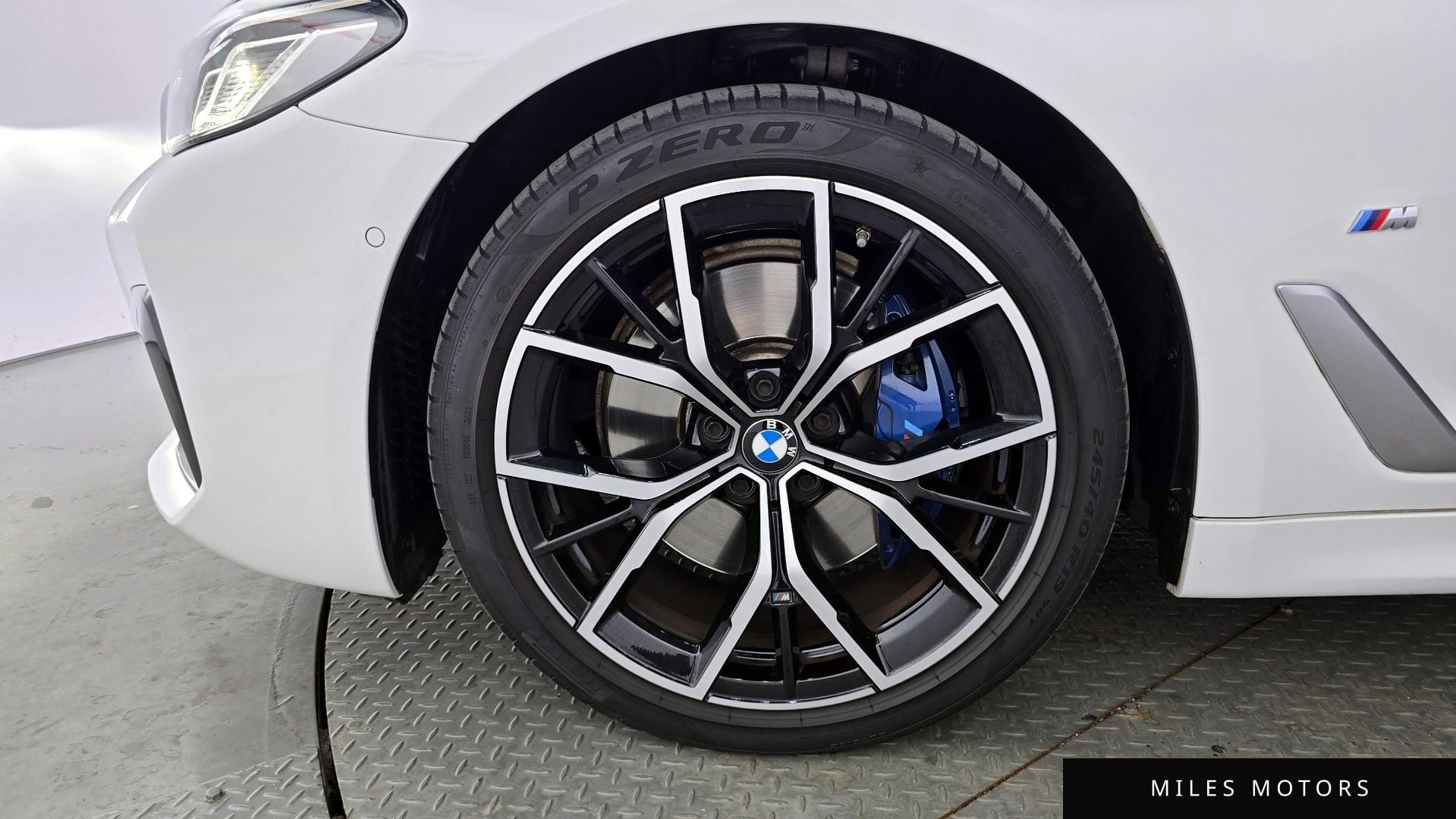 BMW 5 Series (G30) 2021 — миниатюра 5