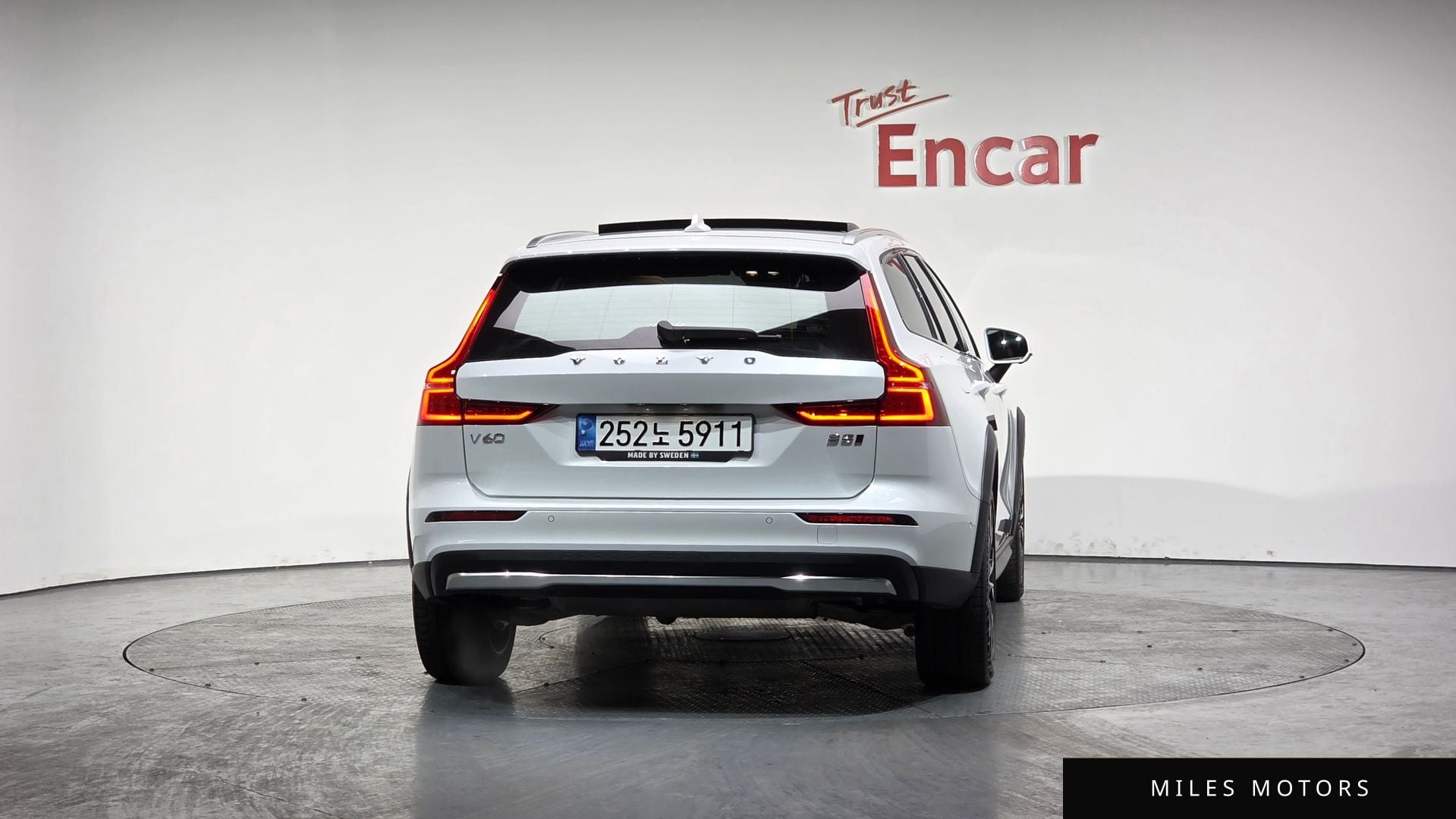Volvo V60 2023 — миниатюра 3