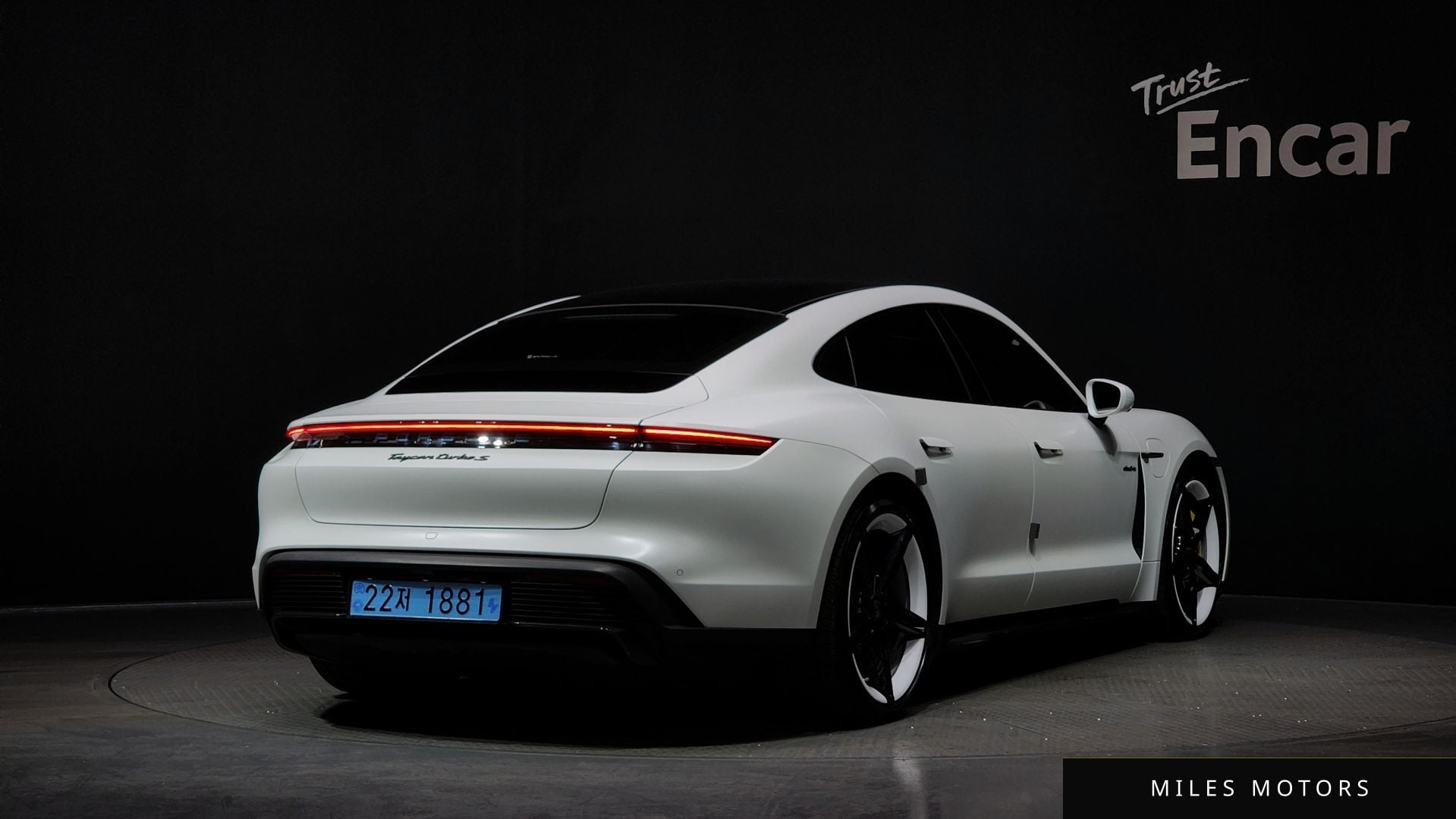 Porsche Taycan 2021 — миниатюра 2