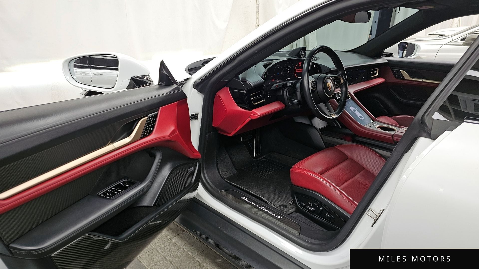 Porsche Taycan 2021 — миниатюра 10