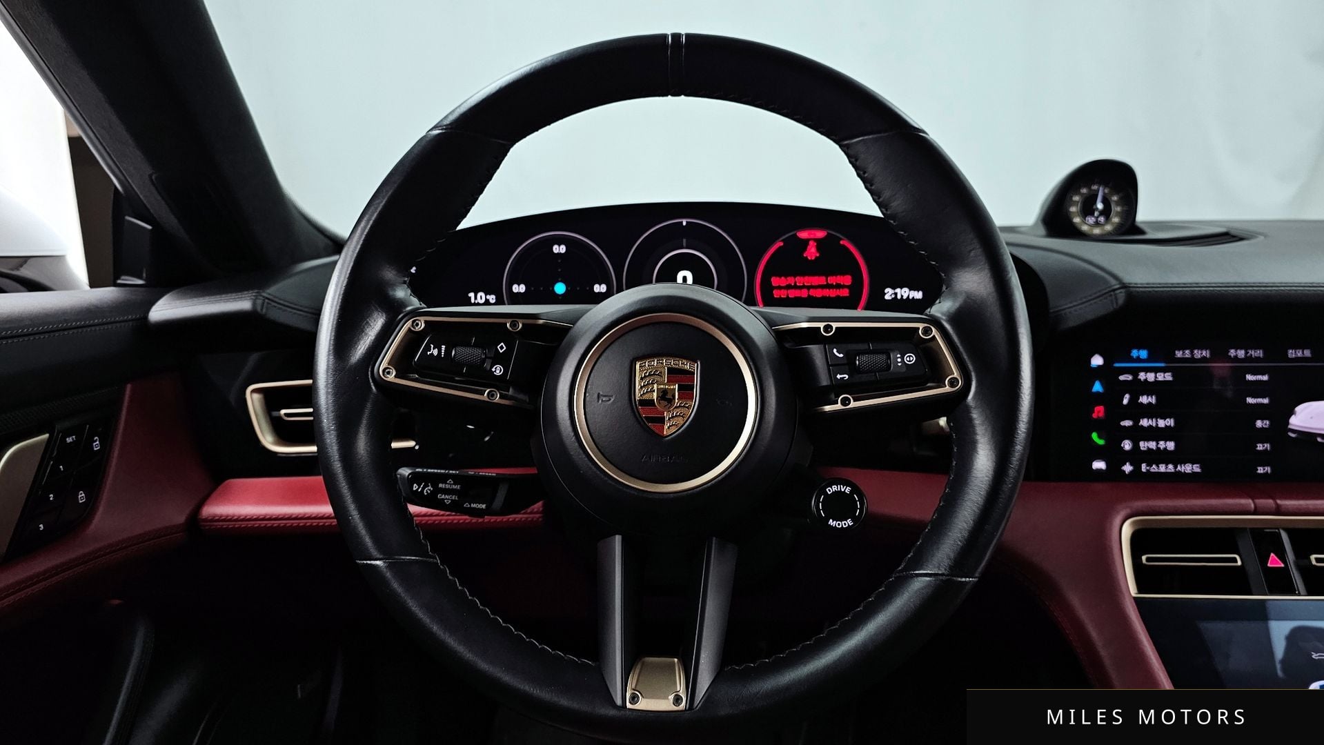 Porsche Taycan 2021 — миниатюра 12