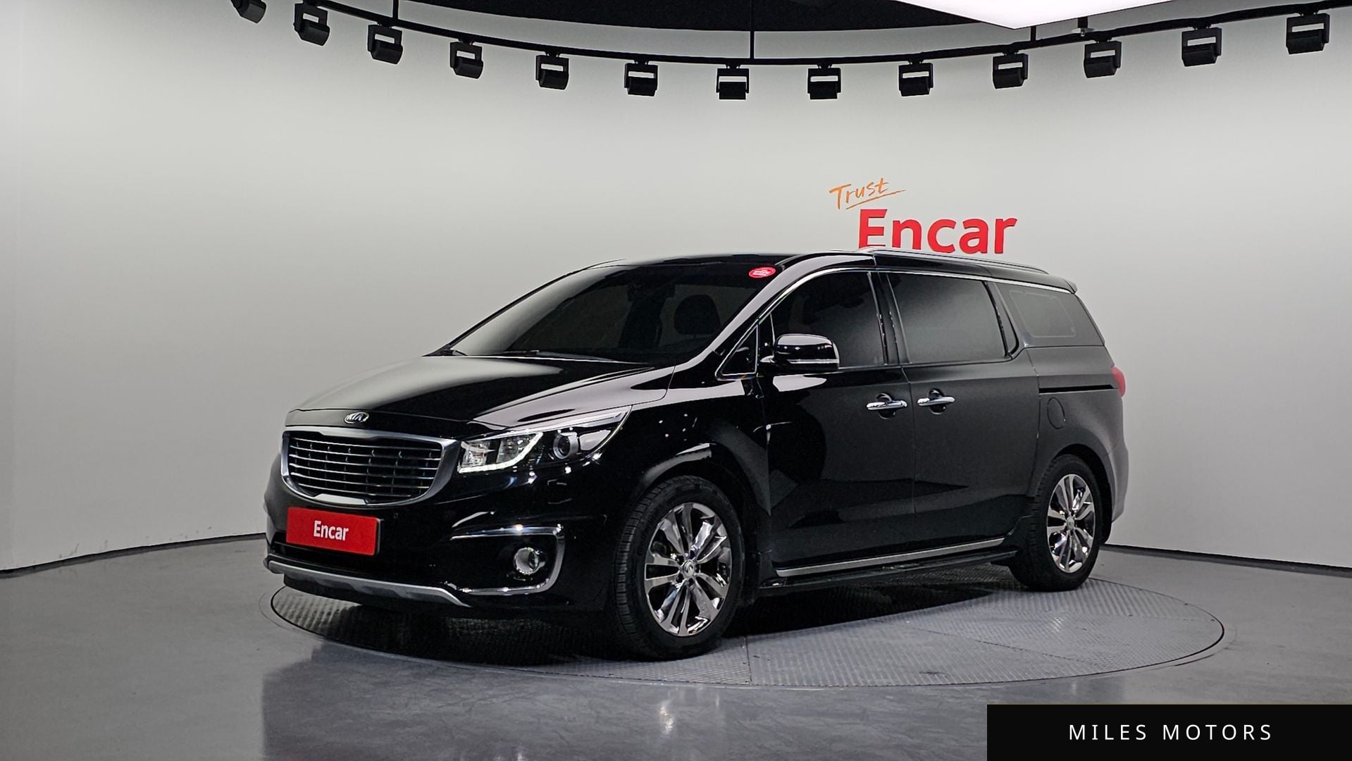 Kia Canival 2017 — фото 1 из 12