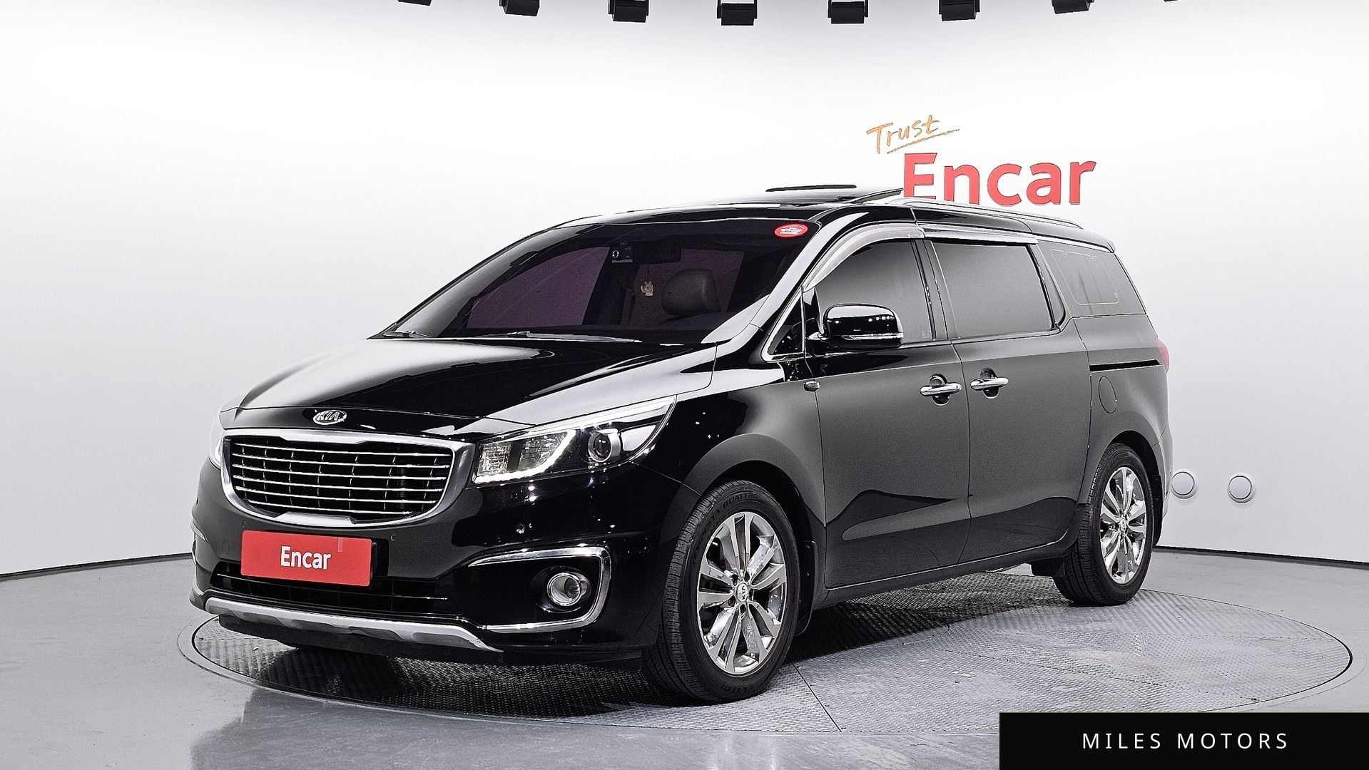 Kia Canival 2017 — фото 1 из 12
