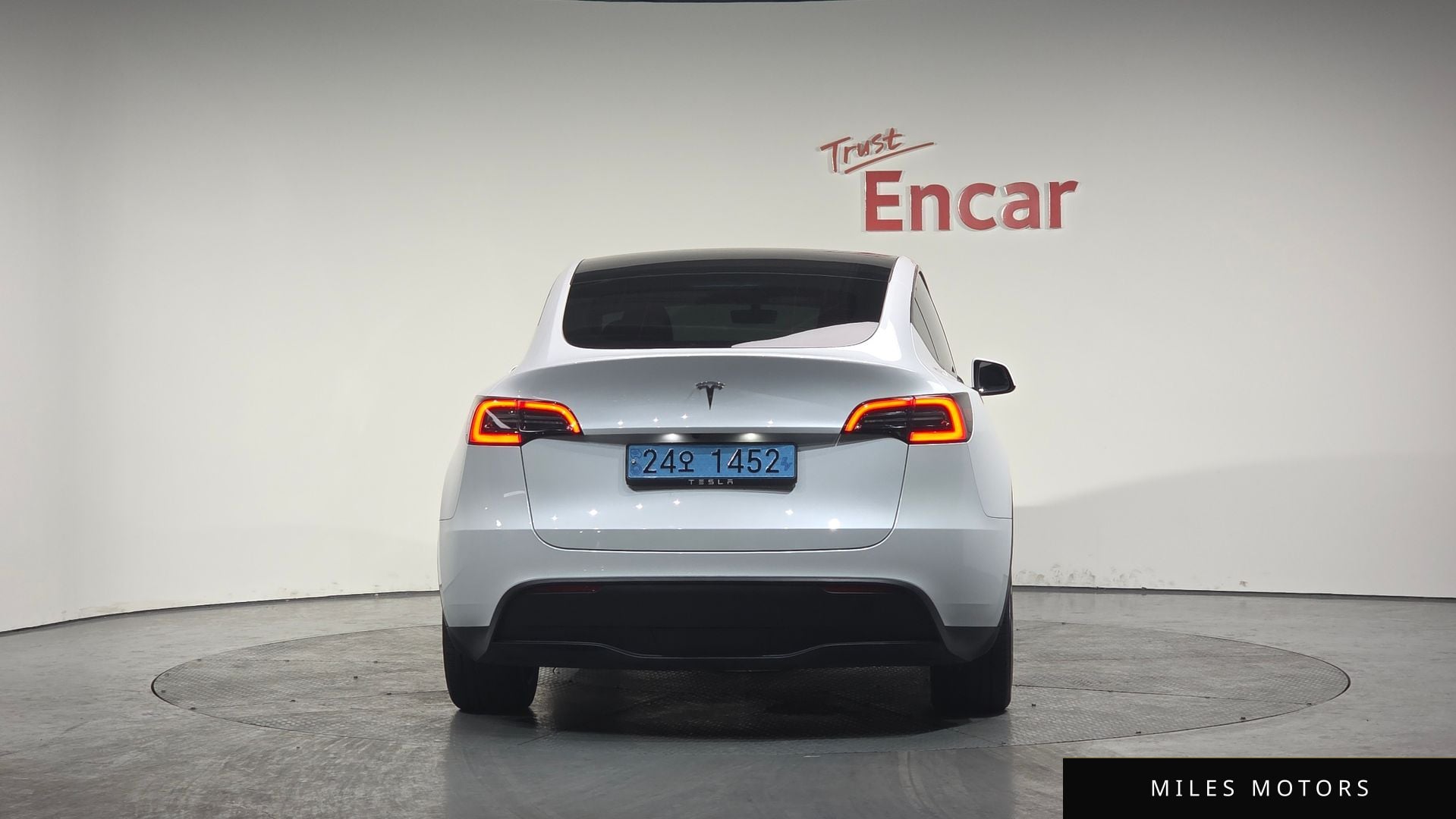 Tesla Model Y 2024 — миниатюра 3