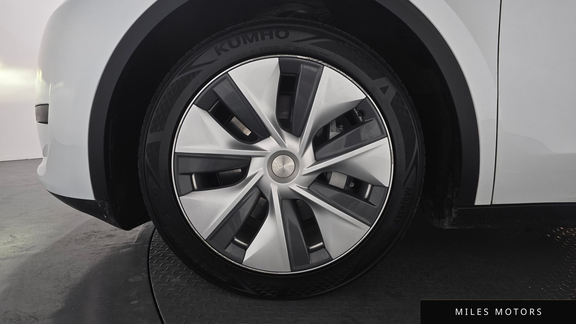 Tesla Model Y 2024 — миниатюра 4