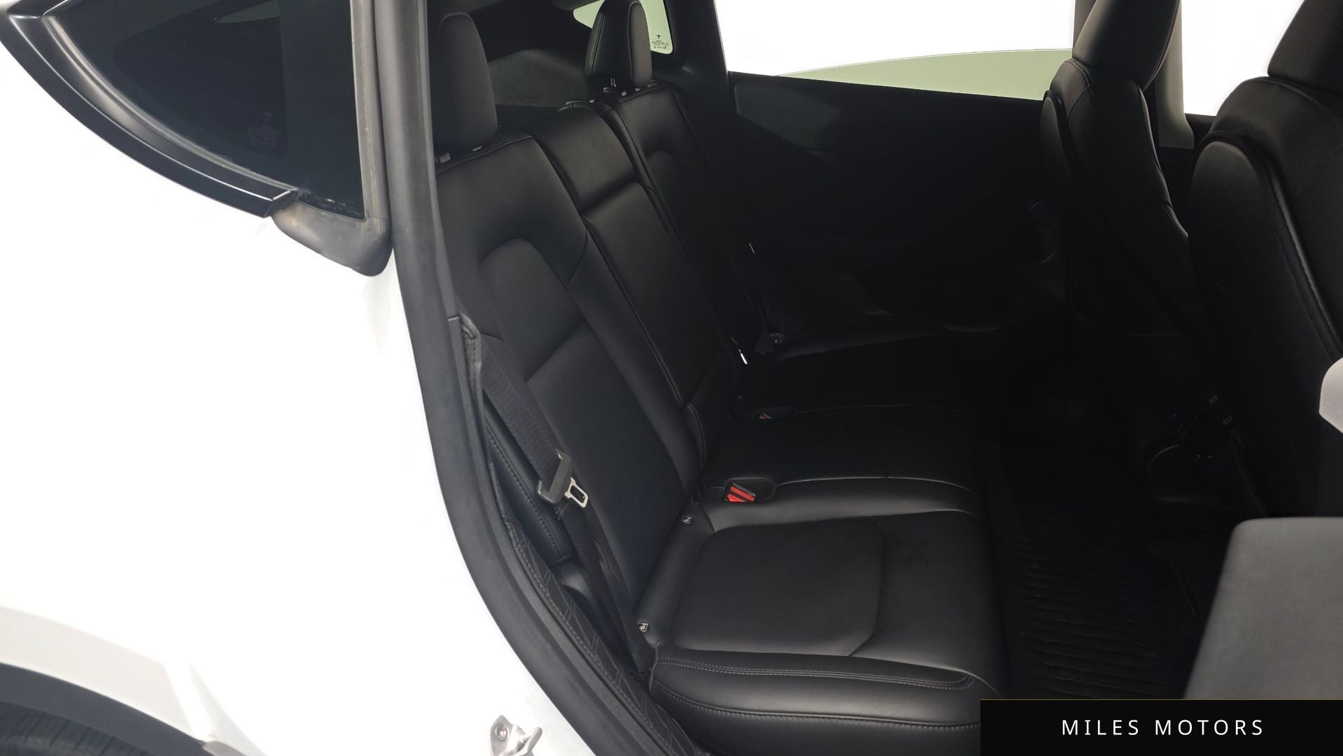 Tesla Model Y 2024 — миниатюра 11