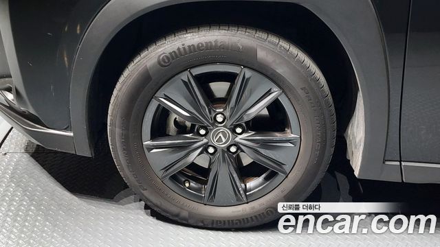 Лексус UX250h 2024 — миниатюра 5