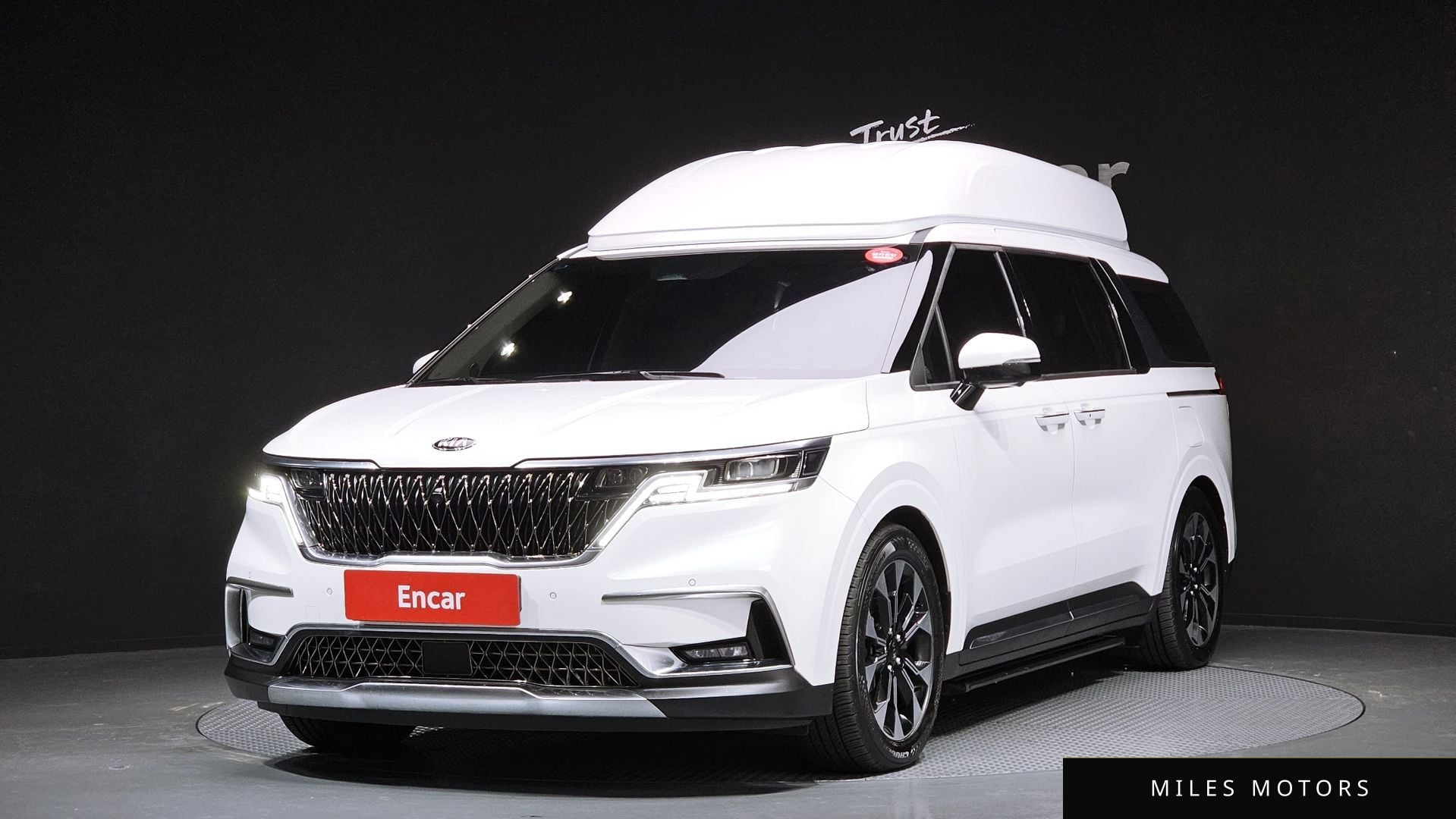 Kia Carnival 2021 — фото 1 из 12
