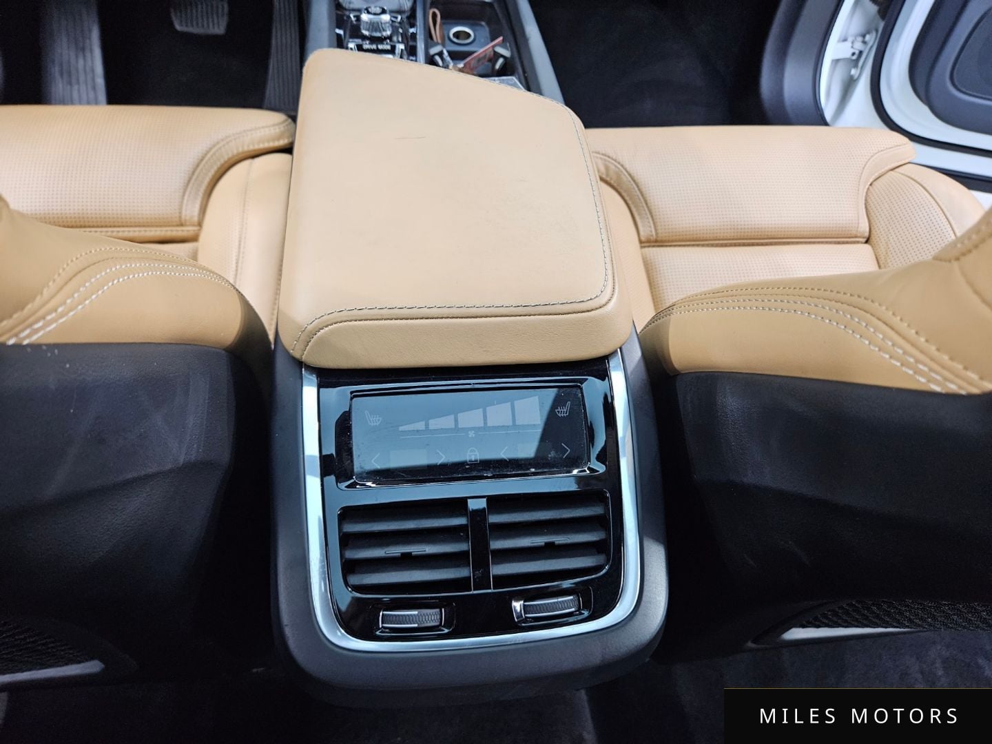 Volvo XC60 2019 — миниатюра 12