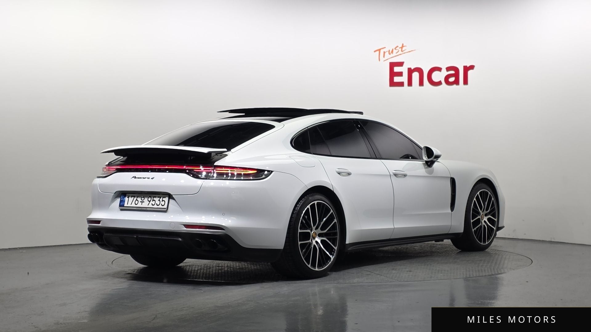 Porsche Panamera 2023 — миниатюра 2
