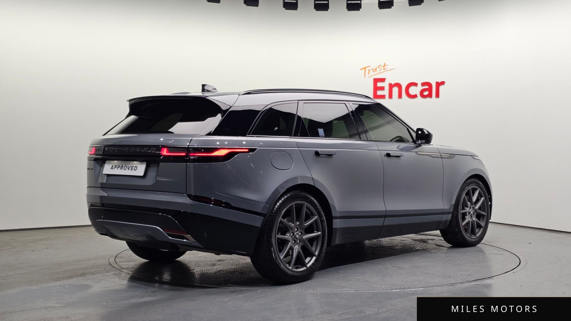 Land Rover Range Rover Velar 2025 — миниатюра 2