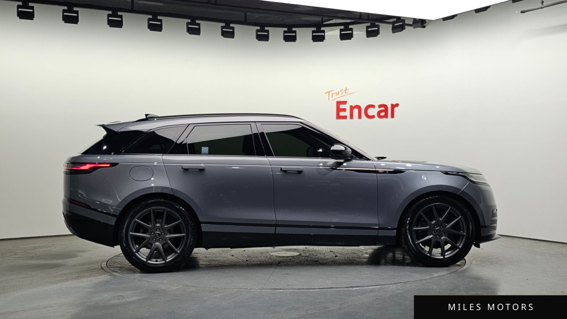 Land Rover Range Rover Velar 2025 — миниатюра 6