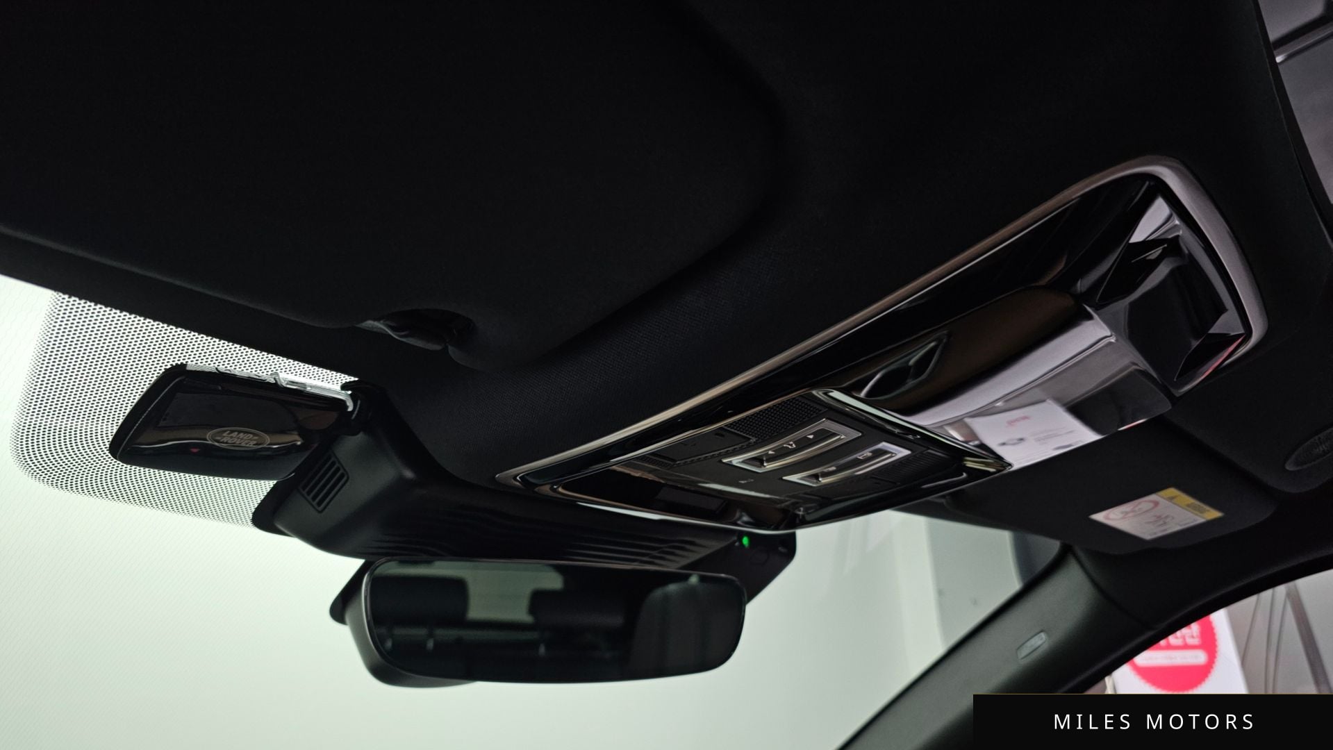 Land Rover Range Rover Velar 2025 — миниатюра 16