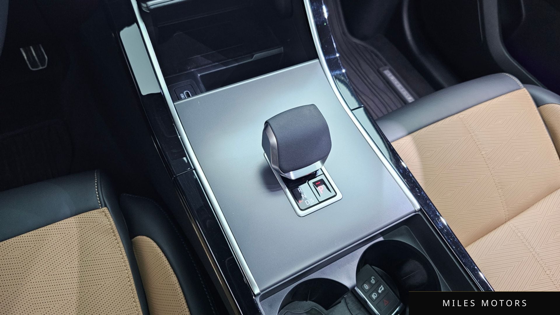 Land Rover Range Rover Velar 2025 — миниатюра 18