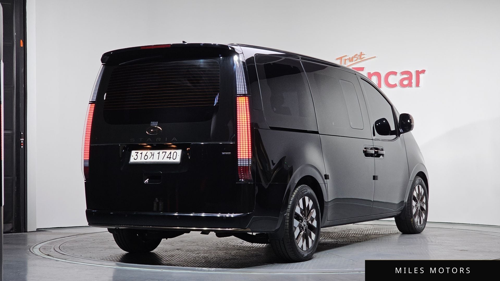 Hyundai Staria 2023 — миниатюра 2
