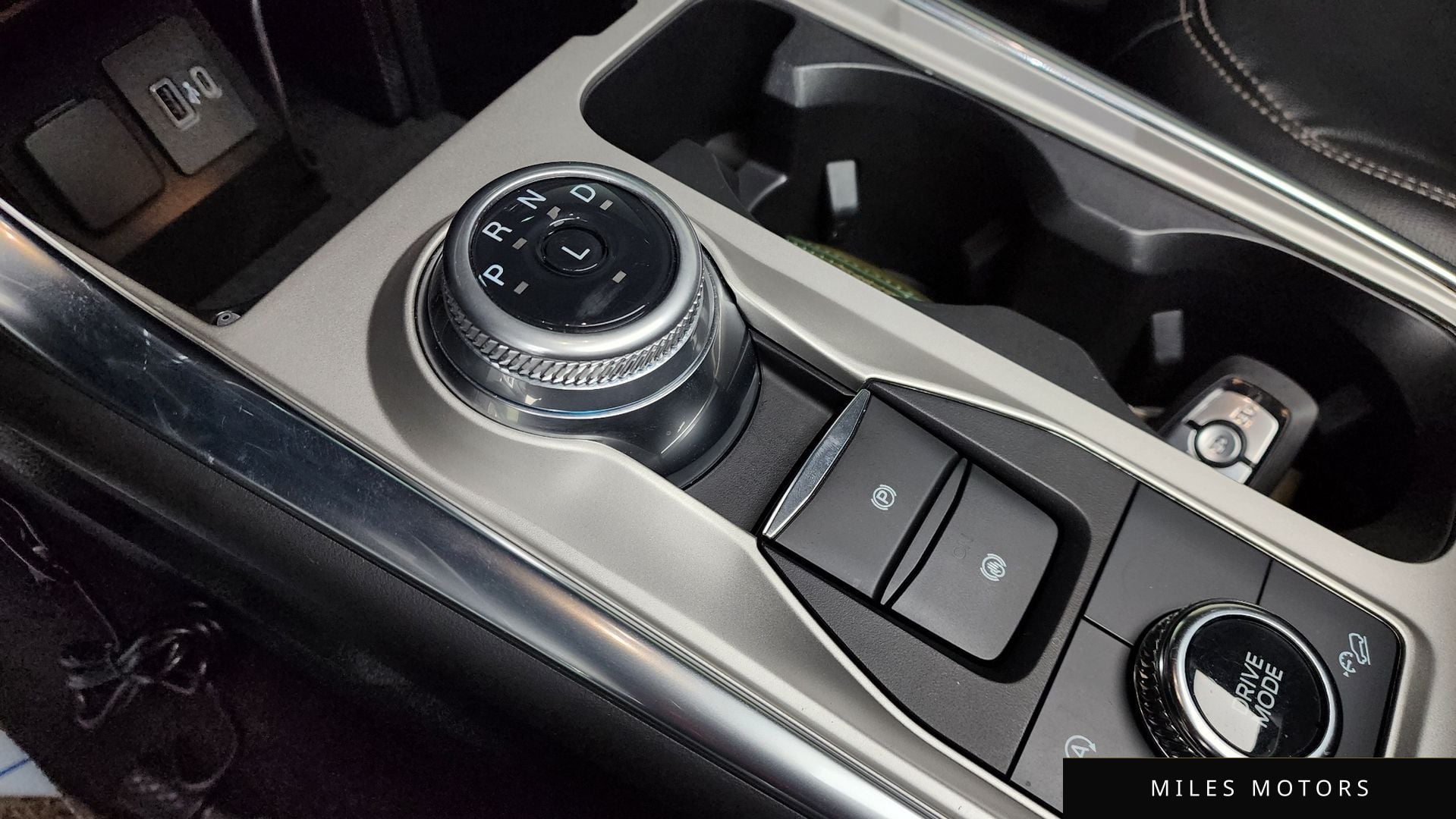 Ford Explorer 2022 — миниатюра 9