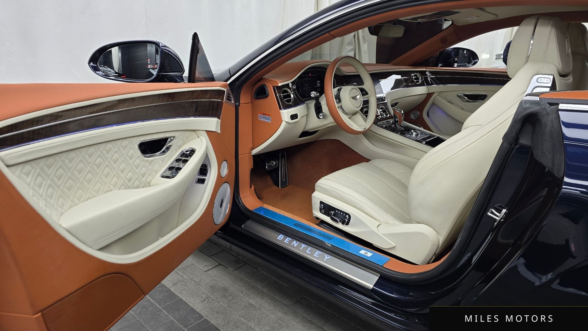 Bentley Continental GT 2023 — миниатюра 10