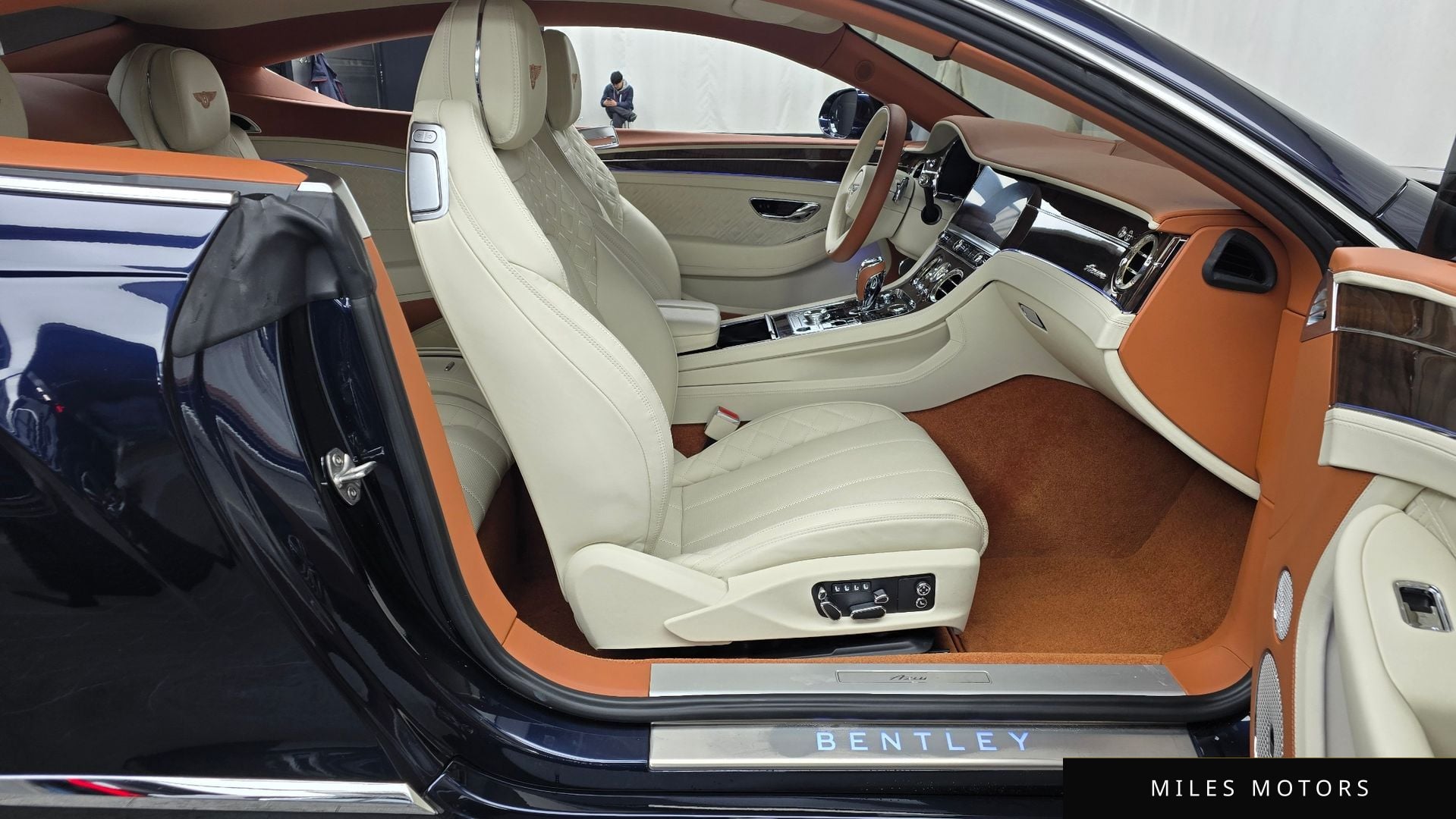 Bentley Continental GT 2023 — миниатюра 11