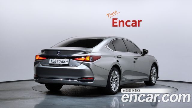 Лексус ES300h 2020 — миниатюра 2
