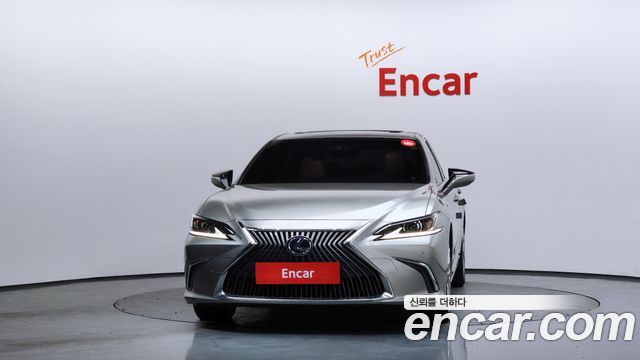 Лексус ES300h 2020 — миниатюра 3