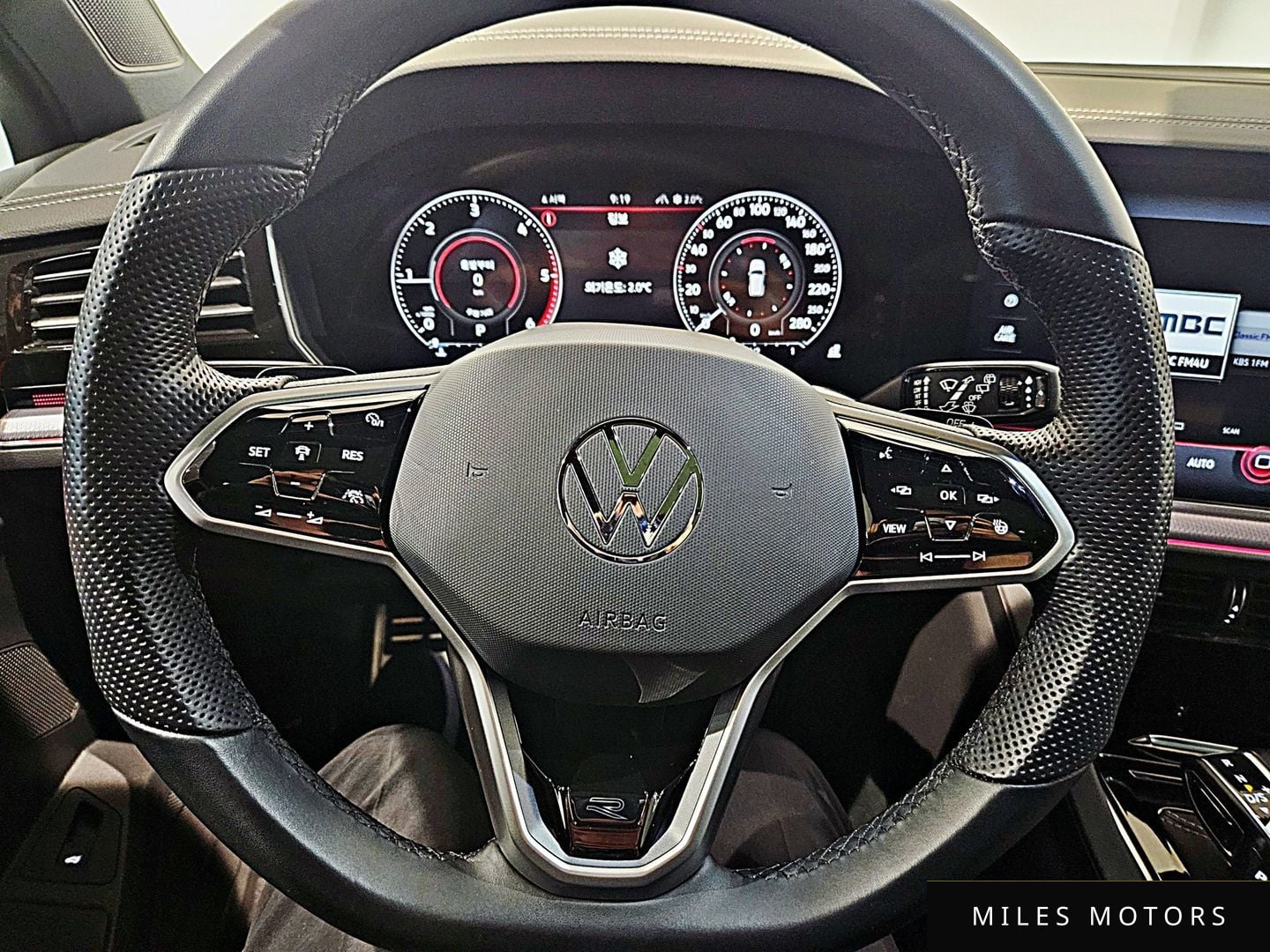 Volkswagen 투아렉 2023 — миниатюра 11