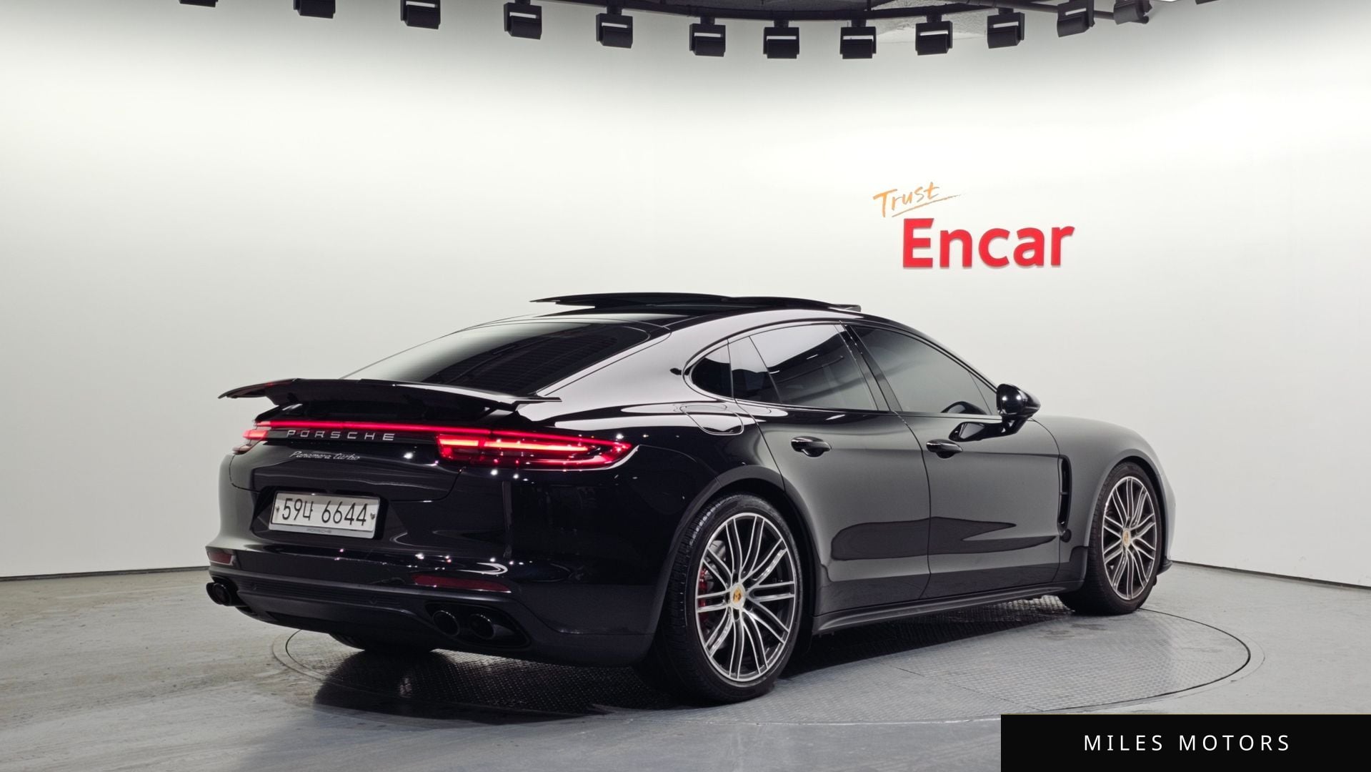 Porsche Panamera 2019 — миниатюра 2