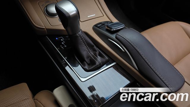 Лексус ES350 2016 — миниатюра 8