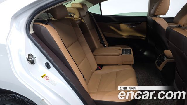 Лексус ES350 2016 — миниатюра 15