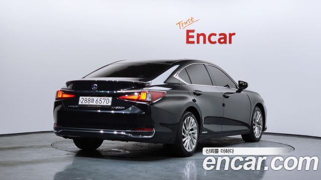 Лексус ES300h 2021 — миниатюра 2