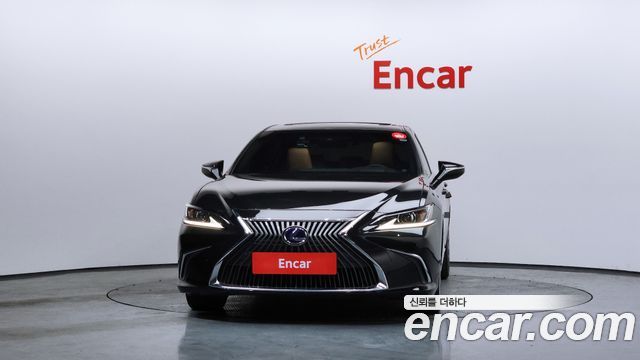 Лексус ES300h 2021 — миниатюра 3