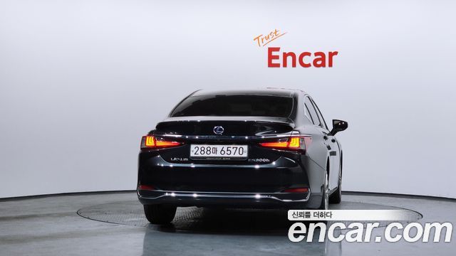 Лексус ES300h 2021 — миниатюра 4