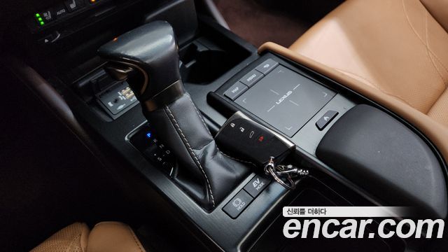 Лексус ES300h 2021 — миниатюра 9