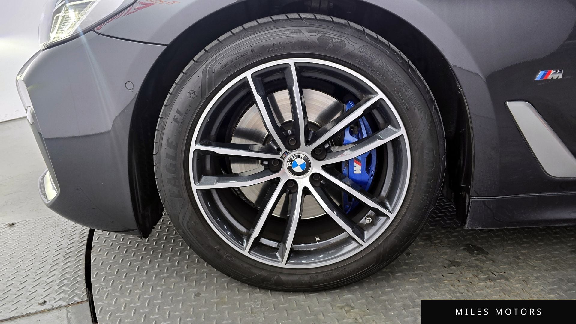 BMW 5 Series (G30) 2022 — миниатюра 5