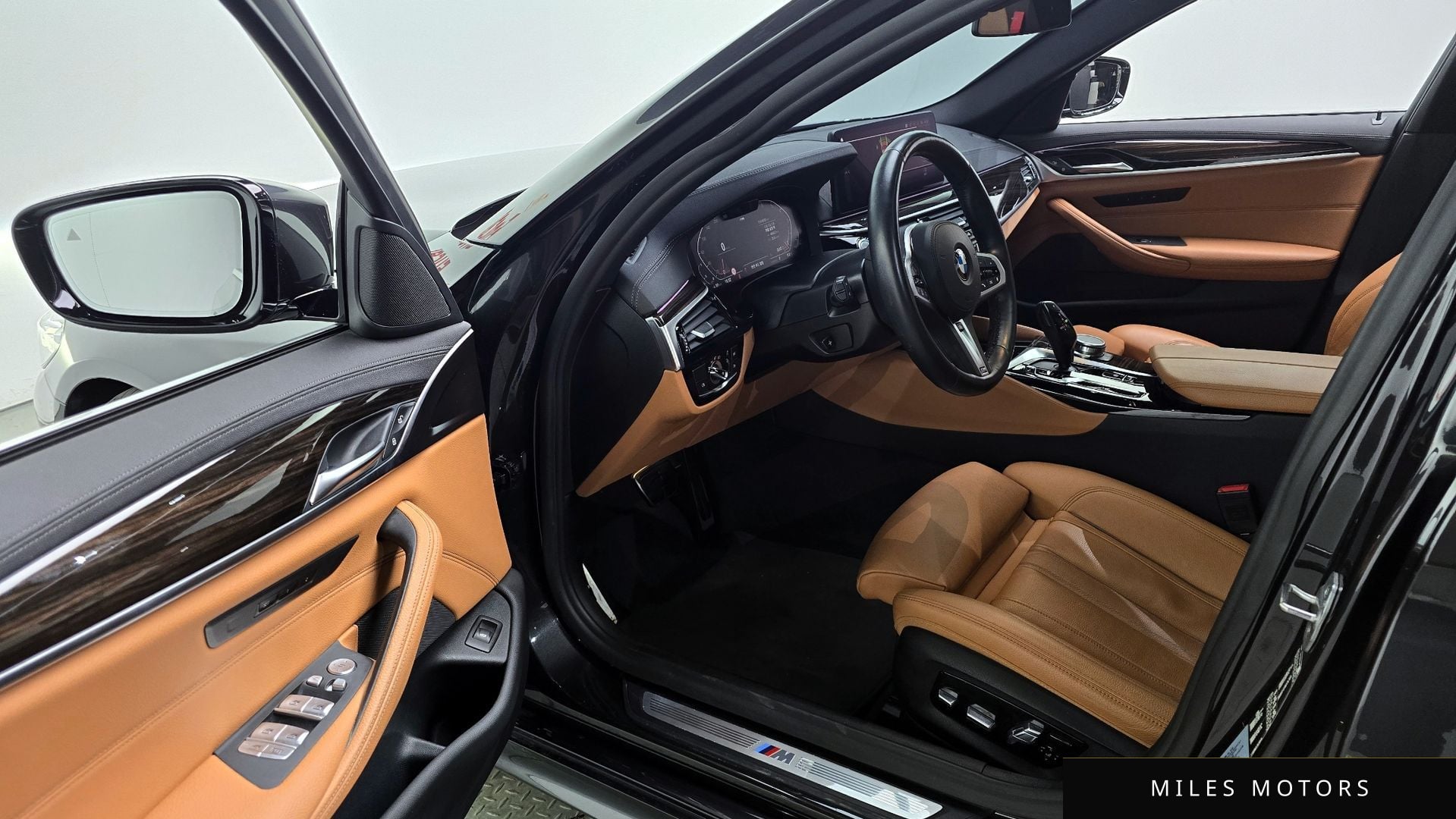 BMW 5 Series (G30) 2022 — миниатюра 10