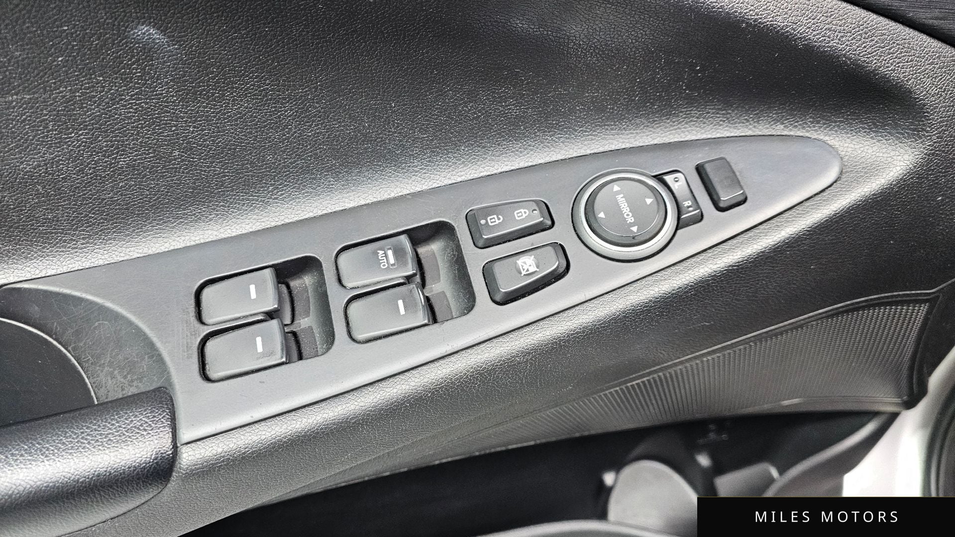 Hyundai Sonata 2013 — миниатюра 17