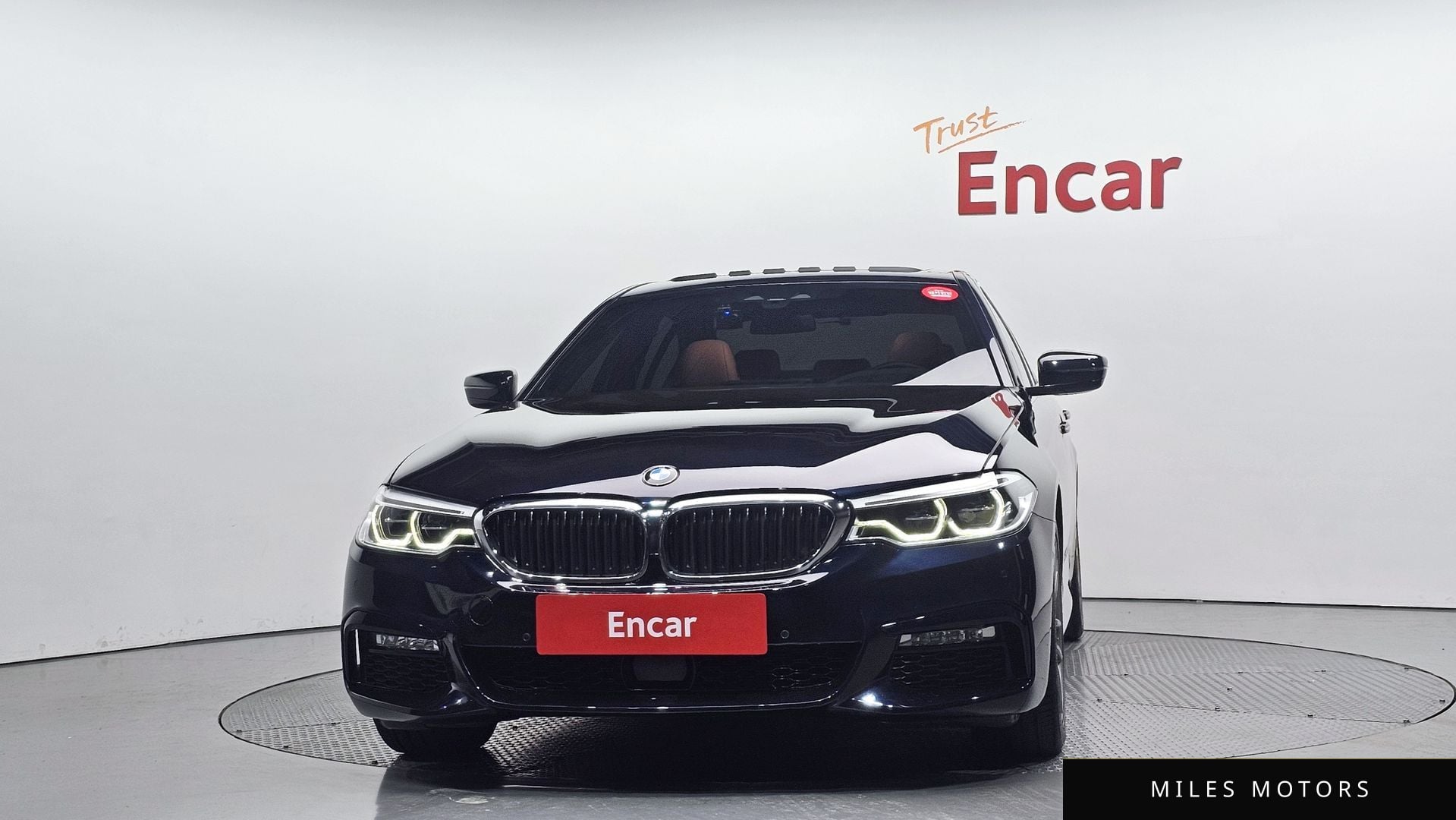 BMW 5 Series (G30) 2018 — миниатюра 3