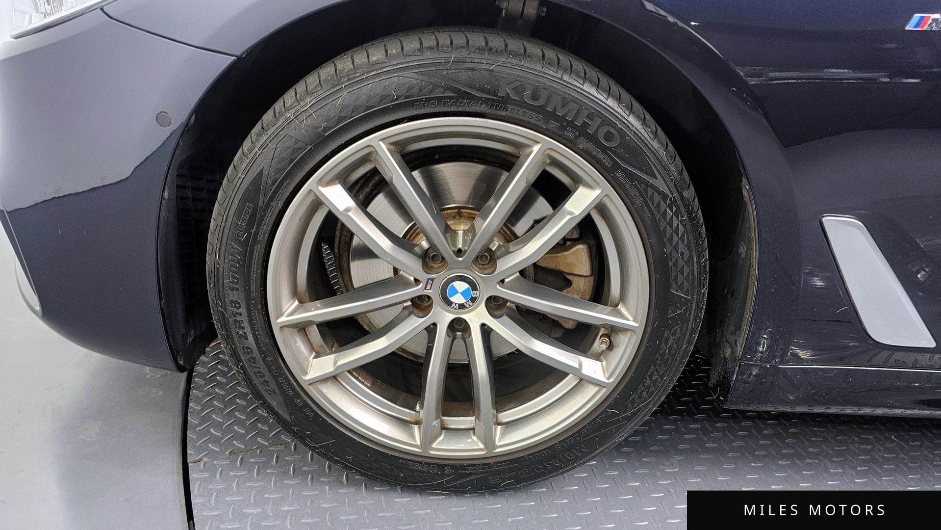 BMW 5 Series (G30) 2018 — миниатюра 5